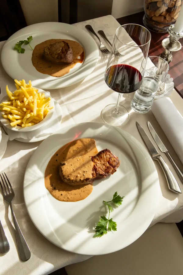 Entrecôte an Pfeffersauce im Grotto Reale Zürich