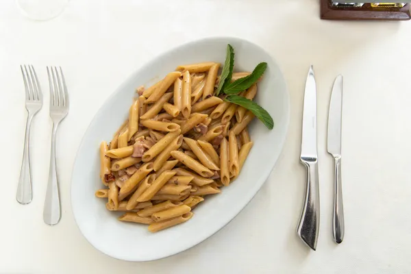 Penne Daniella mit Speck, Trüffel Bianco und Nero — Restaurant Grotto Reale Zürich