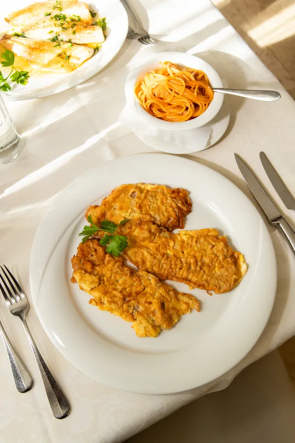Piccata Milanese — Restaurant Grotto Reale Zürich