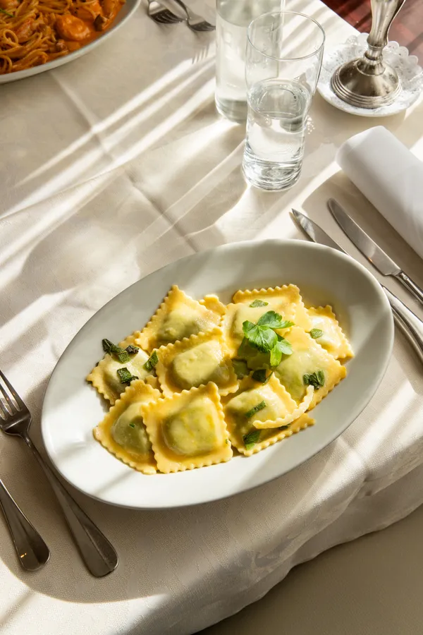 Ravioli in Butter Salbei im Grotto Reale Zürich