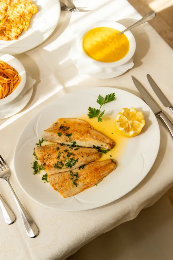Wolfsbarsch Meunière mit Risotto — Restaurant Grotto Reale Zürich