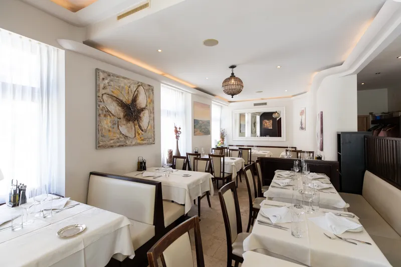 Innenraum des Restaurant Grotto Reale Zürich Wiedikon