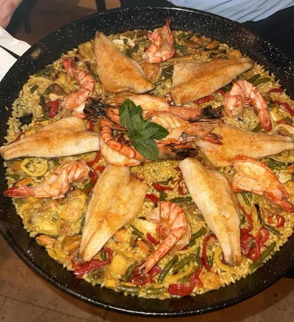 Hausgemachte Paella im Restaurant Grotto Reale Zürich