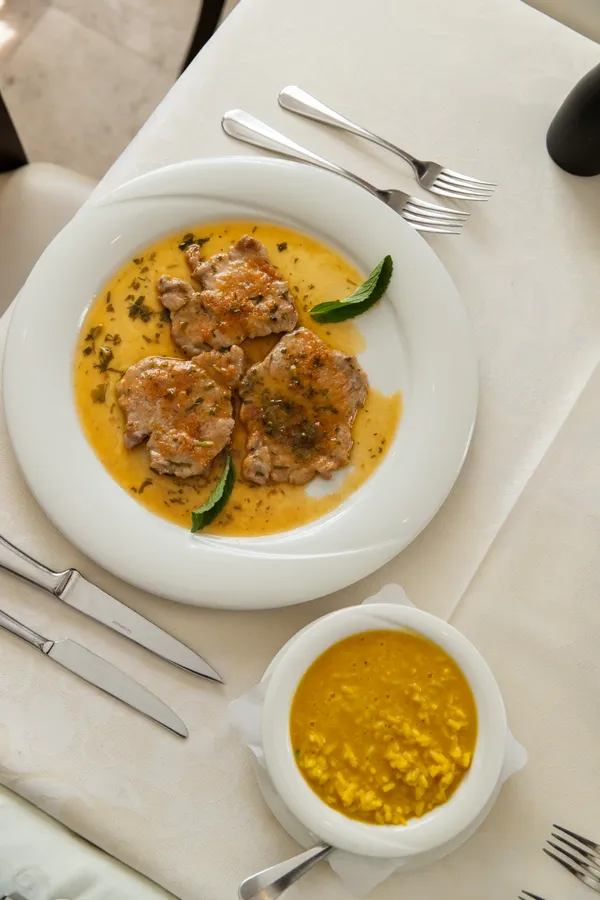 Scaloppine al Limone mit Safranrisotto — Restaurant Grotto Reale Zürich