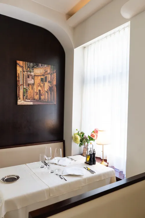 Sitzplätze und Ambiente im Restaurant Grotto Reale Zürich