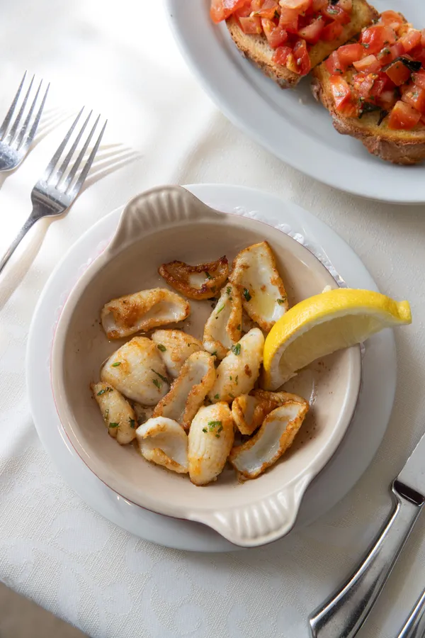 Sepia mit Petersilie und Knoblauch im Grotto Reale
